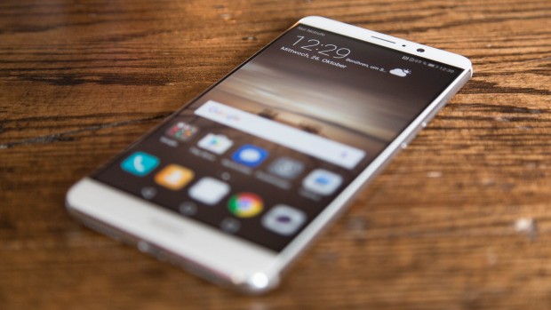 Das Display des Mate 9 hat eine Aufl&ouml;sung von 1.920 x 1.080 Pixeln. (Bild: Tobias K&ouml;ltzsch/Golem.de)