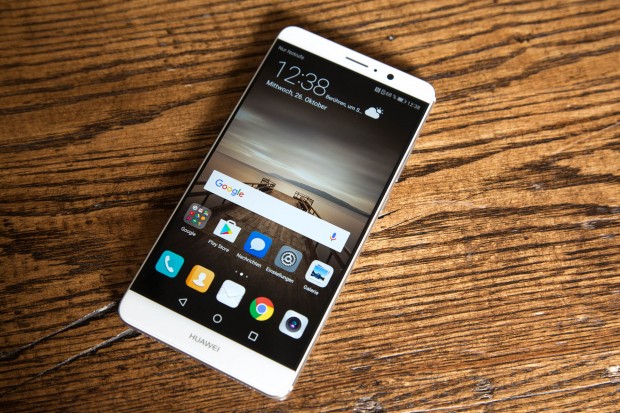 Im Inneren des Mate 9 arbeitet der neue Kirin-960-Chip. (Bild: Tobias Költzsch/Golem.de)