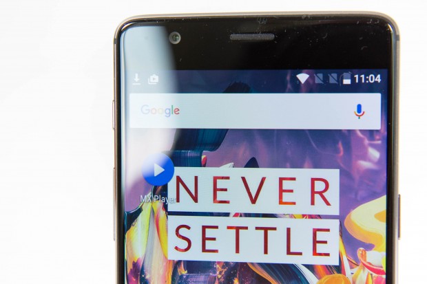 Das Display hat weiterhin eine Größe von 5,5 Zoll und löst mit 1.920 x 1.080 Pixeln auf. (Bild: Martin Wolf/Golem.de)