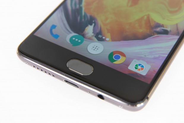 Auch den Fingerabdrucksensor gibt es wieder. (Bild: Martin Wolf/Golem.de)