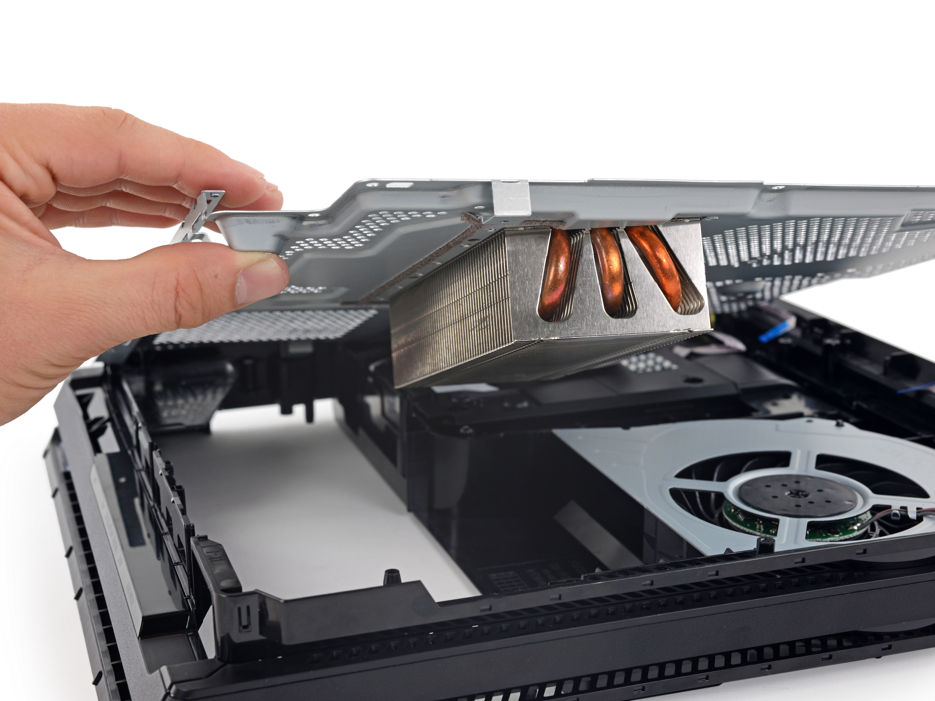 iFixitTeardown Sony setzt bei der PS4 Pro auf einen 25WattLüfter