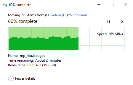 Eine externe SSD am USB-Type-C-Thunderbolt-3-Port (Screenshot: Marc Sauter/Golem.de)
