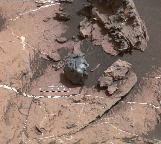 Er ist etwa so groß wie ein Golfball. (Foto: Nasa/JPL-Caltech/MSSS)