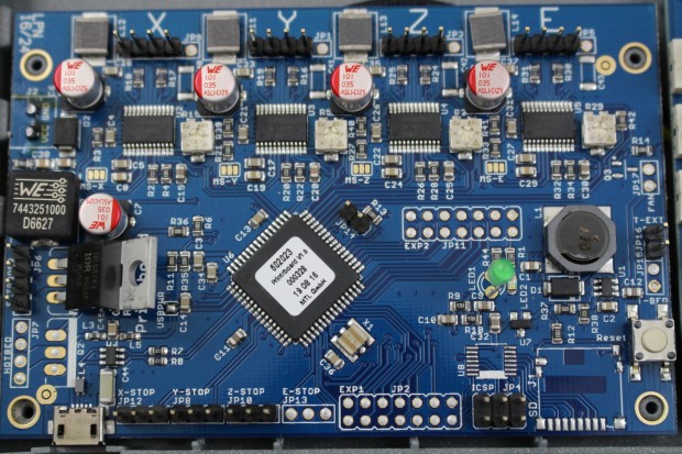 Darin steckt eine Steuerplatine der German Reprap GmbH. (Foto: Alexander Merz)