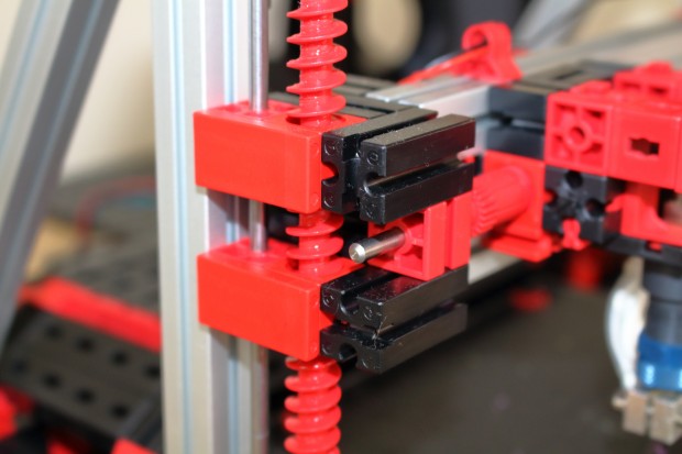 Trotz des Kunststoffgewindes an allen 3 Achsen arbeitet der Drucker erstaunlich akkurat. (Foto: Alexander Merz)