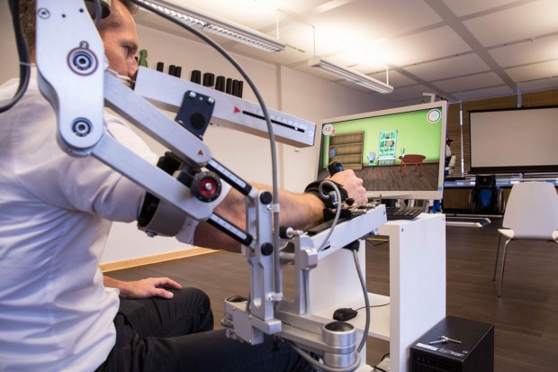 Armeo ist ein Trainingsger&auml;t f&uuml;r die Arme. (Foto: Martin Wolf/Golem.de)