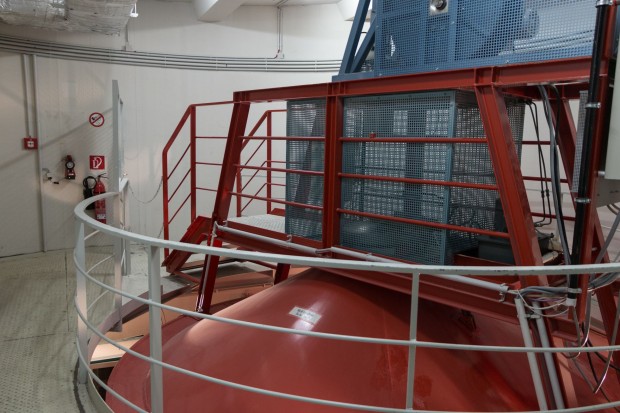 Das obere Ende der Fallr&ouml;hre. Turm und R&ouml;hre sind nicht verbunden. (Foto: Werner Pluta/Golem.de)