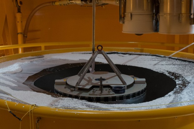 ... wird die Kapsel von Styroporkugeln gereinigt. (Foto: Werner Pluta/Golem.de)