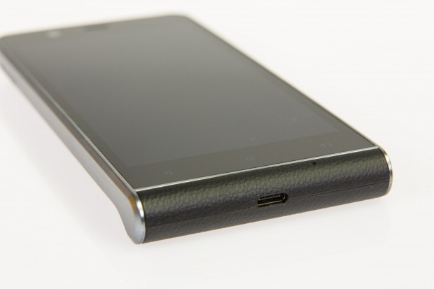 Der Griff des Ektra bringt im Alltag nicht viel. (Bild: Martin Wolf/Golem.de)