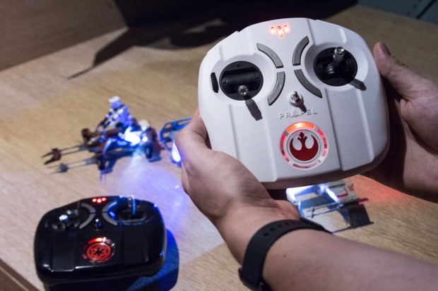 Die Fernbedienung des X-Wing (Bild: Martin Wolf/Golem.de)