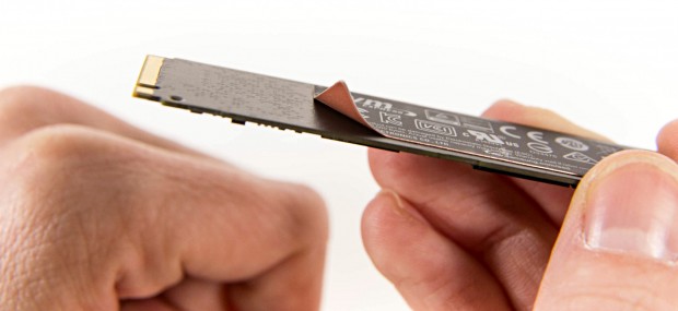 Der Aufkleber enthält eine Kupferschicht (Foto: Martin Wolf/Golem.de)