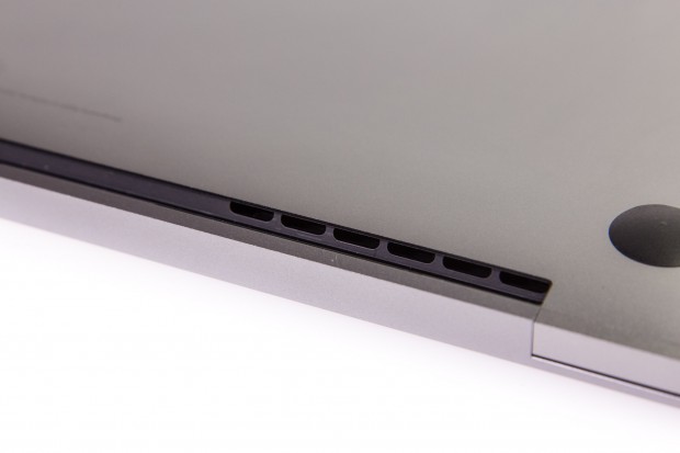 Lüftungslöcher des Macbook Pro ... (Foto: Martin Wolf/Golem.de)