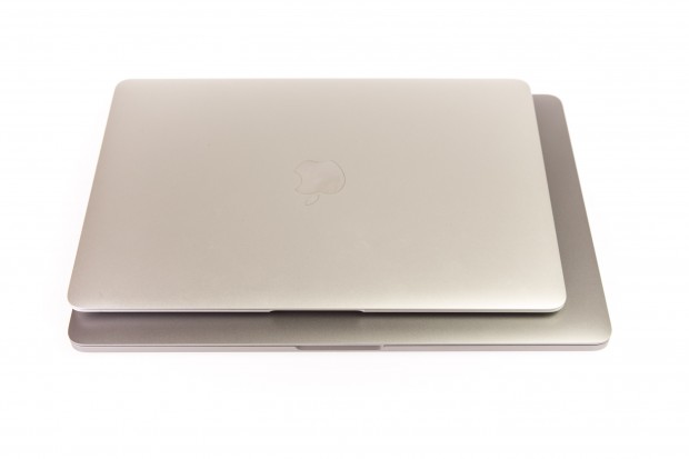 Das Macbook Pro (unten) im Vergleich zum Macbook (Foto: Martin Wolf/Golem.de)