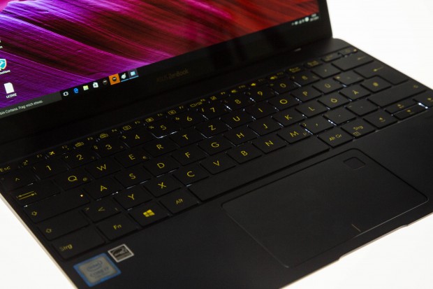 Die Tastatur ist ein wenig gew&ouml;hnungsbed&uuml;rftig durch die breiteren Tasten. (Foto:Martin Wolf/Golem.de)