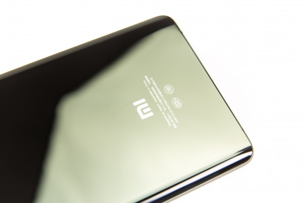 Die gläserne Rückseite des Mi Note 2 (Bild: Martin Wolf/Golem.de)