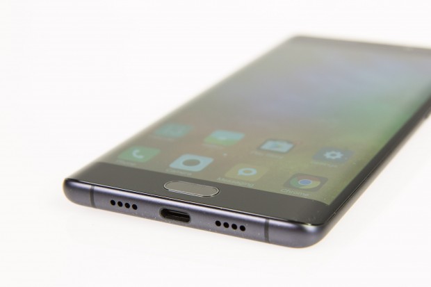 Geladen wird das Mi Note 2 über einen USB-Typ-C-Anschluss, der Akku ist kompatibel mit Quick Charge 3.0. (Bild: Martin Wolf/Golem.de)