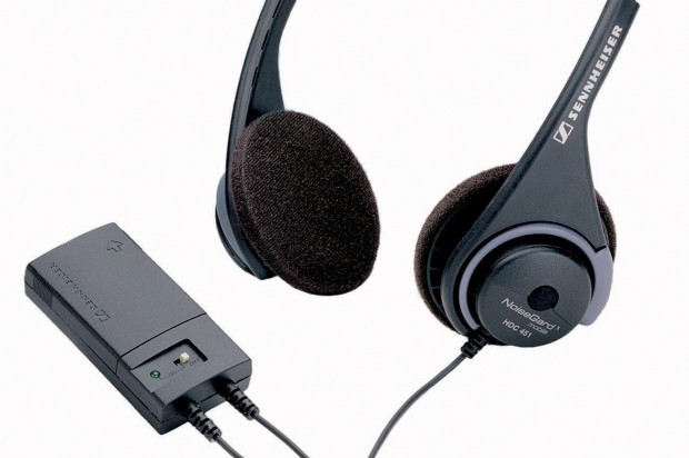 Die frühen ANC-Kopfhörer brauchten für die Elektronik noch externe Geräte. (Foto: Sennheiser)