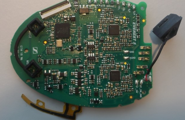 Inzwischen wird die Steuerung direkt im Kopfhörer untergebracht, wie die Platine des Sennheiser MB 660 zeigt. (Foto: Friedhelm Greis/Golem.de)