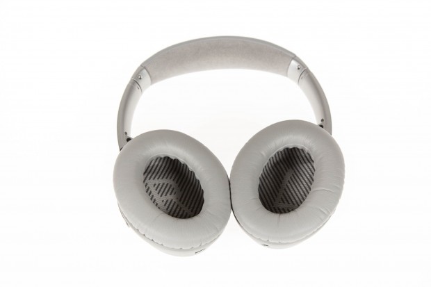 Die Geräuschunterdrückung macht das Fliegen deutlich angenehmer. (Foto: Martin Wolf/Golem.de)