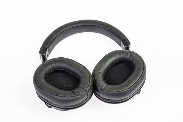 Die Geräuschunterdrückung beim Audio-Technica ATH-MSR7NC ist schwach, der Preis aber recht hoch. (Foto: Martin Wolf/Golem.de)