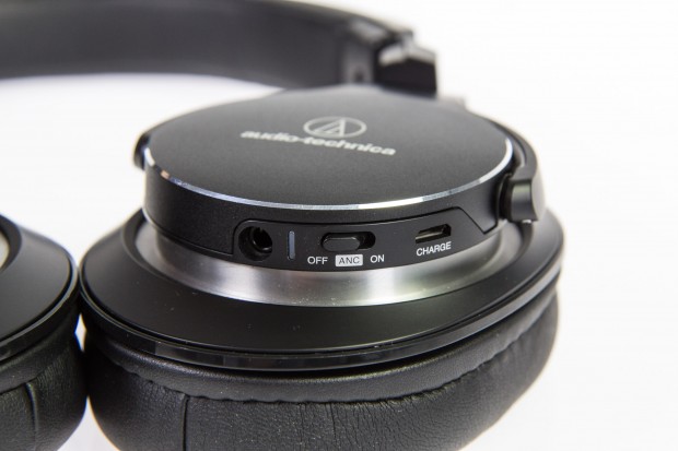 Der Audio-Technica ATH-MSR7NC lässt sich nur über Kabel nutzen. (Foto: Martin Wolf/Golem.de)