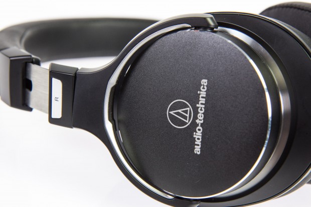 Der Audio-Technica ATH-MSR7NC kann für den Transport nicht zusammengeklappt werden. (Foto: Martin Wolf/Golem.de)