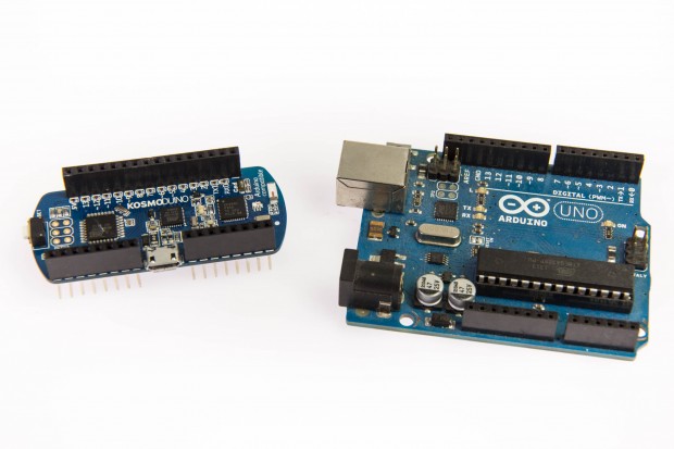 Optisch haben der Kosmoduino und Arduino Uno wenig gemeinsam, sie sind aber kompatibel. (Bild: Martin Wolf/Golem.de)