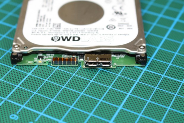 An der Festplatte befindet sich ein USB-Micro-B-Anschluß (Bild: Alexander Merz/Golem.de)