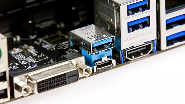 Das Board verfügt über zwei USB-3.1-Gen2-Ports (Foto: Marc Sauter/Golem.de)