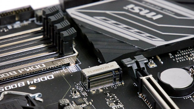 Beide nutzen volle vier Lanes (Foto: Marc Sauter/Golem.de)