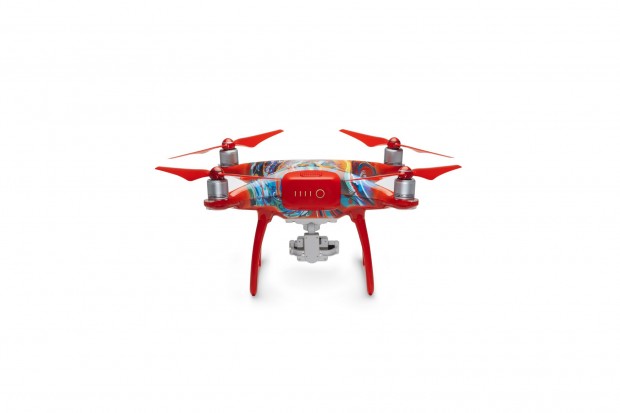 Die feuerrote Version der Phantom 4 zum chinesischen neuen Jahr (Bild: DJI)