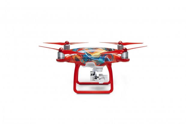 Die feuerrote Version der Phantom 4 zum chinesischen neuen Jahr (Bild: DJI)