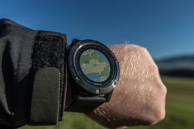 Garmin Fenix 5X mit Karte (Bild: Garmin/Sebastian Abel)