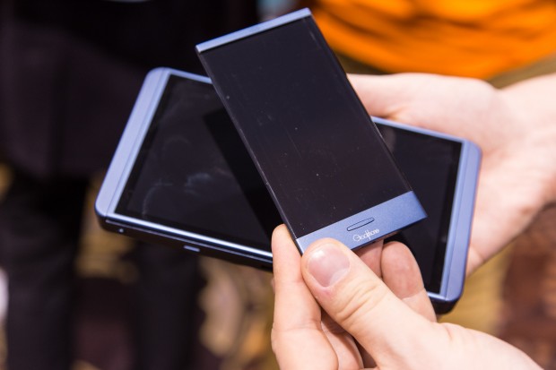 Das Smartphone soll mit Android laufen, die Haupteinheit mit Windows 10. (Bild: Martin Wolf/Golem.de)