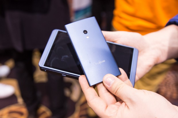 Das Smartphone hat eine eigene Kamera. (Bild: Martin Wolf/Golem.de)