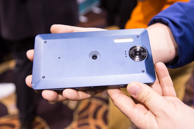 Zusätzlich ist auf der Rückseite des Graalphone eine Kamera mit optischem Zoom eingebaut. (Bild: Martin Wolf/Golem.de)