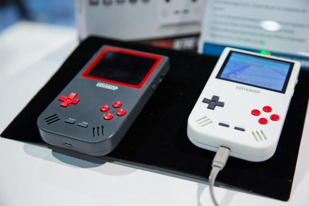 Der Super Retro Boy ist in Dunkelgrau und Weiß erhältlich. (Bild: Martin Wolf/Golem.de)