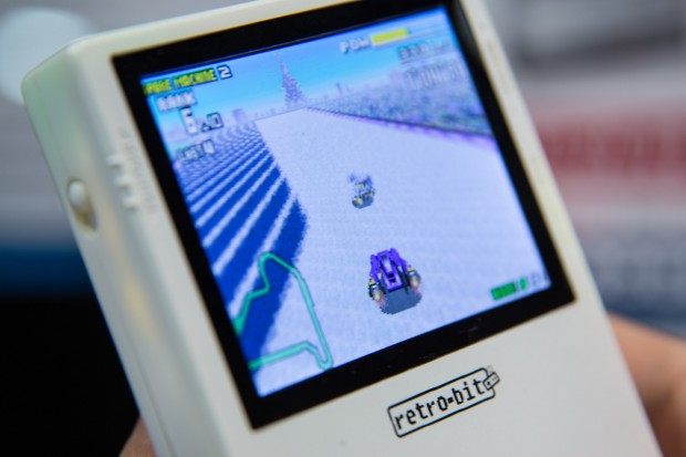 Ein Spiel auf dem Super Retro Boy (Bild: Martin Wolf/Golem.de)