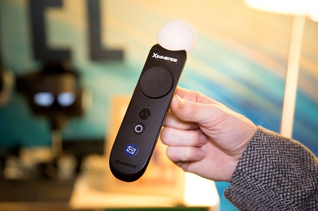 Der Controller ist wie das Headset ein Prototyp. (Bild: Martin Wolf/Golem.de)