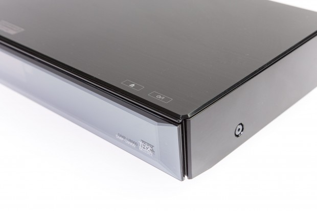 Die Frontplatte klappt nach unten für die Discs. (Foto: Martin Wolf/Golem.de)