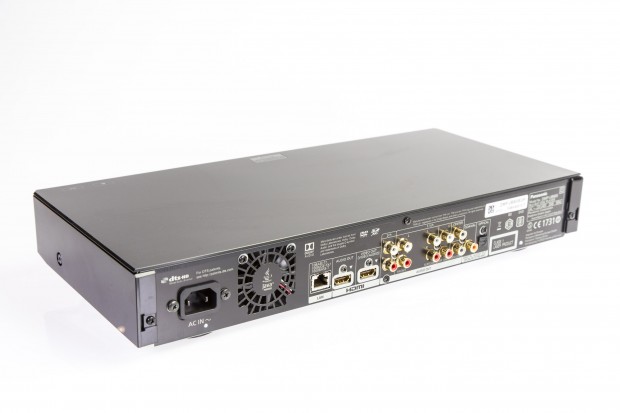 Der Lüfter irritiert ein wenig, wir haben ihn aber nie gehört. (Foto: Martin Wolf/Golem.de)