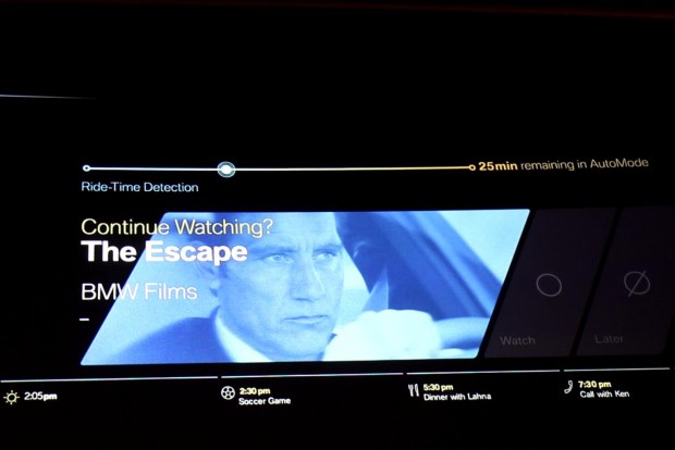 Das Auto berechnet, ob die Fahrt im autonomen Modus lange genug für ein Video dauert. (Foto: Friedhelm Greis/Golem.de)