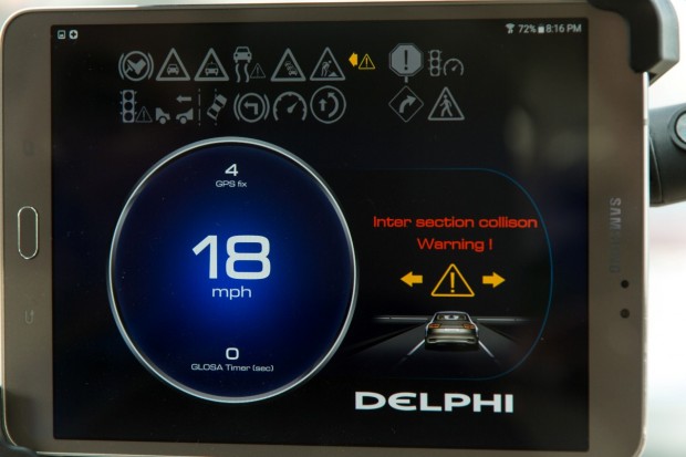 Es warnt Fahrer beispielsweise vor gefährlichen Situationen an Kreuzungen. (Foto: Martin Wolf/Golem.de)