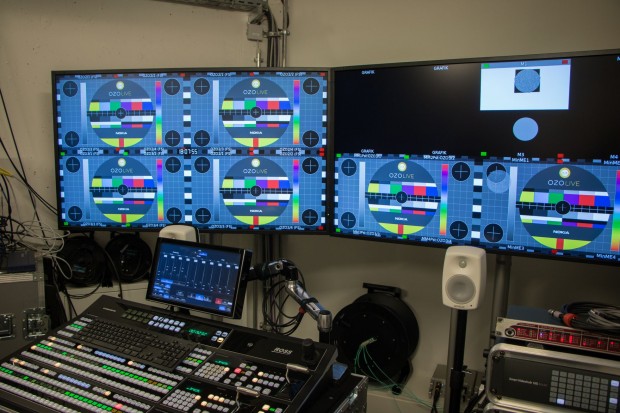 Die Bilder der Kameras laufen in einem improvisierten Regieraum ein. (Foto: Werner Pluta/Golem.de)