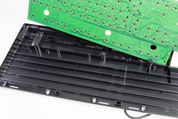 Die eigentliche Platine liegt in der Schale. Die Abstandshalter sind sehr hoch. (Bild: Martin Wolf/Golem.de)