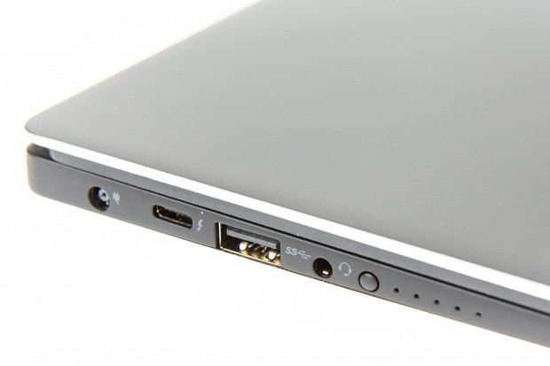 Linke Seite: Stromanschluss, Thunderbolt 3, USB 3.0 Type A und eine LED-Leiste für den Akkustand (Foto: Martin Wolf/Golem.de)