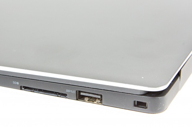 Rechte Seite: Kensington-Öse, USB 3.0 Type A und ein SD-Kartenleser (Foto: Martin Wolf/Golem.de)