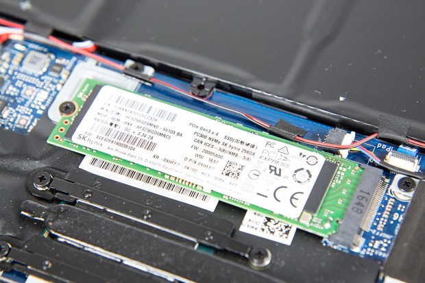 Das Muster verwendet eine SK Hynix PC300. (Foto: Martin Wolf/Golem.de)