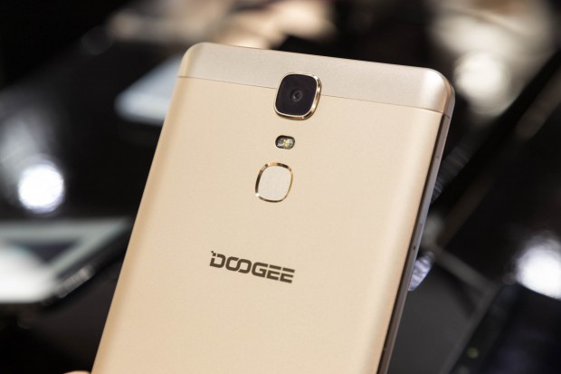 Das Smartphone hat eine einzige 13-Megapixel-Kamera - 3D-Inhalte können also nicht direkt mit dem Y6 Max 3D aufgenommen werden. (Bild: Martin Wolf/Golem.de)