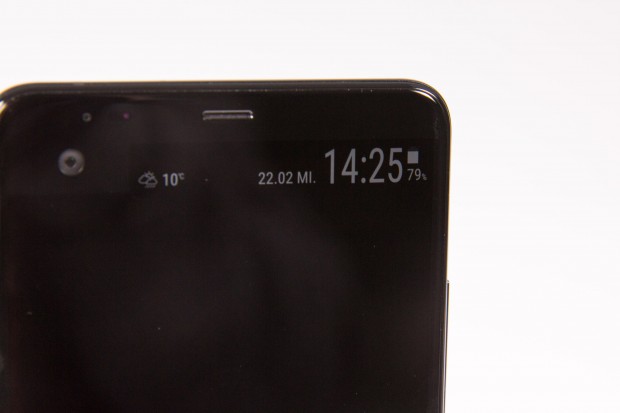 Auch im Standby-Betrieb liefert das Zusatz-Display Infos. (Bild: Martin Wolf/Golem.de)